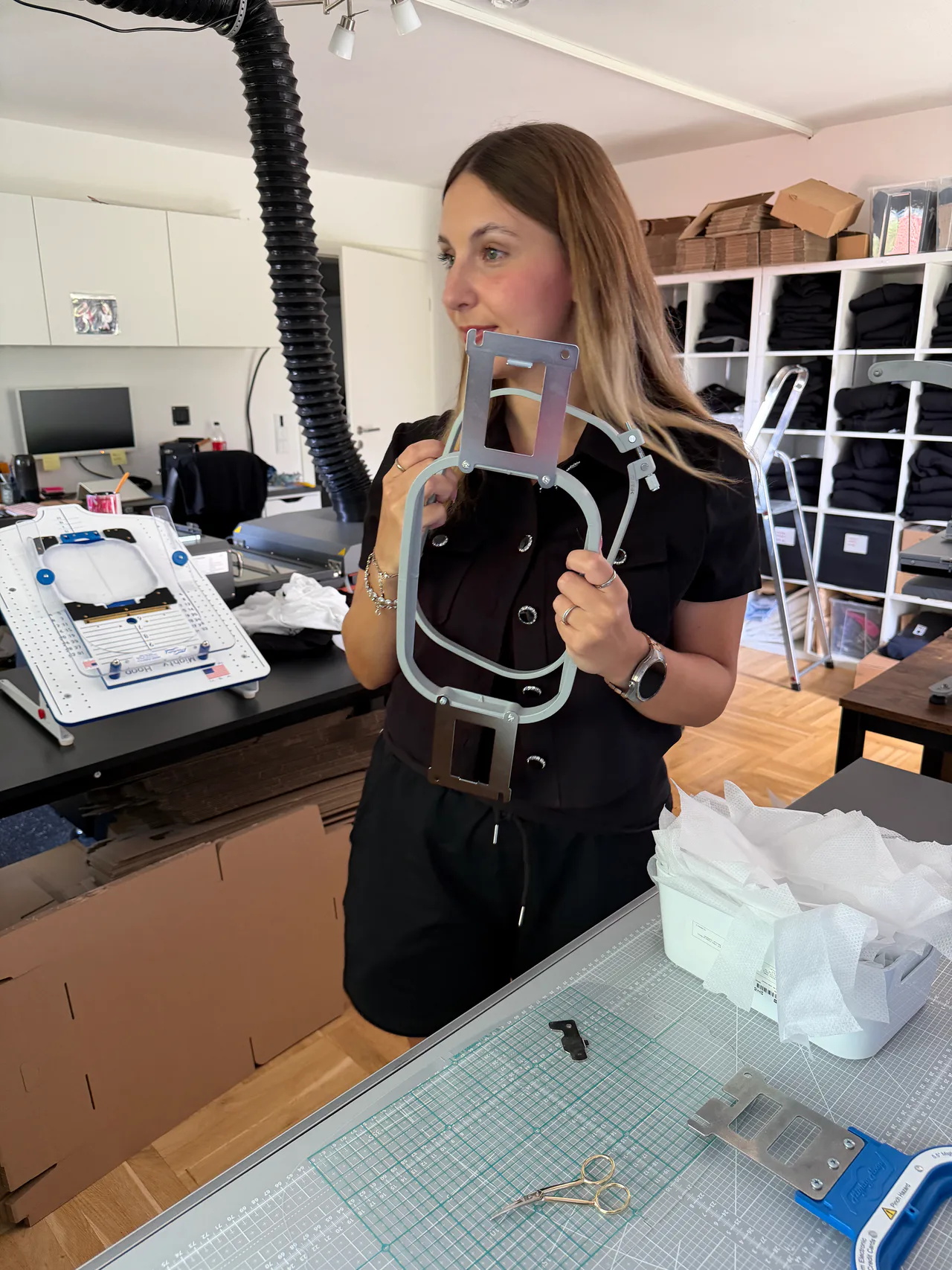 Lara Uschakow preparing embroidery hoops, stabilizer and textiles for a larger embroidery order