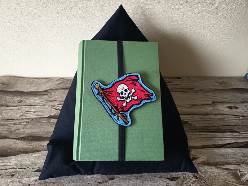 Pirate flag embroidery design by Atelier RoCas