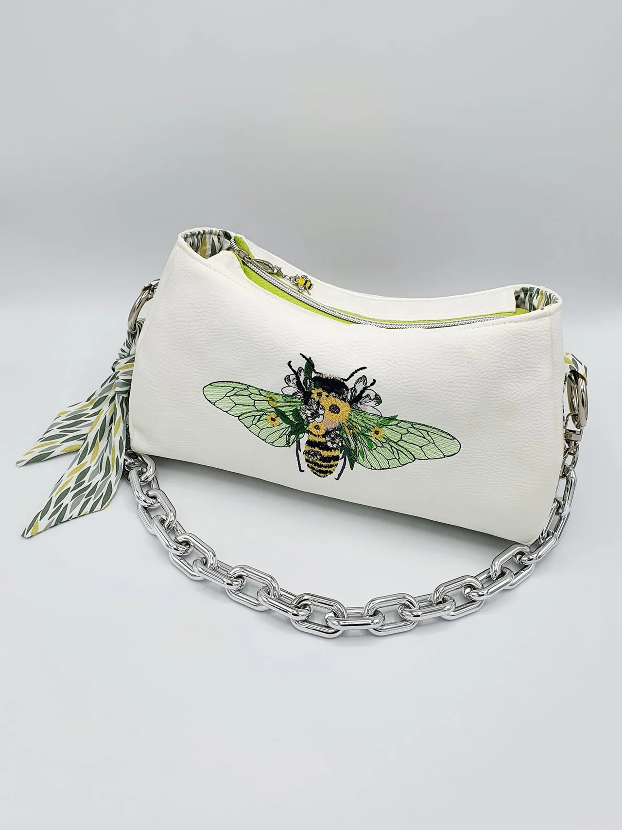 Embroidery design bee by Stickzebra
