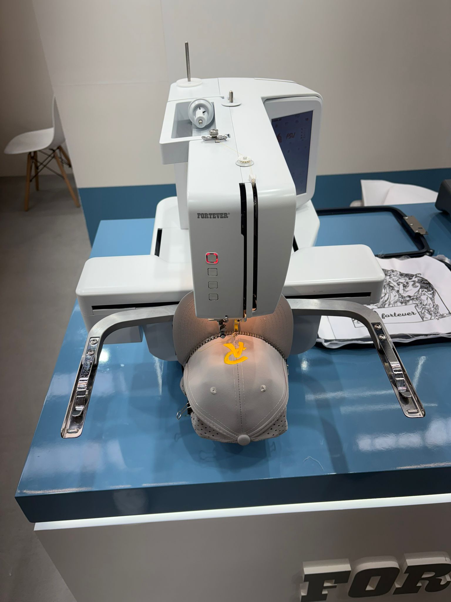 Single-needle embroidery machine with cap frame by Fortever